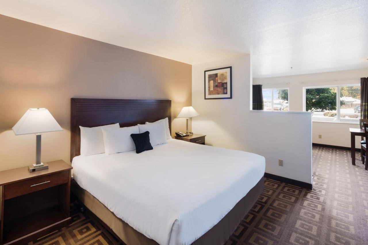 Red Lion Inn & Suites Kennewick Tri-Cities Ngoại thất bức ảnh
